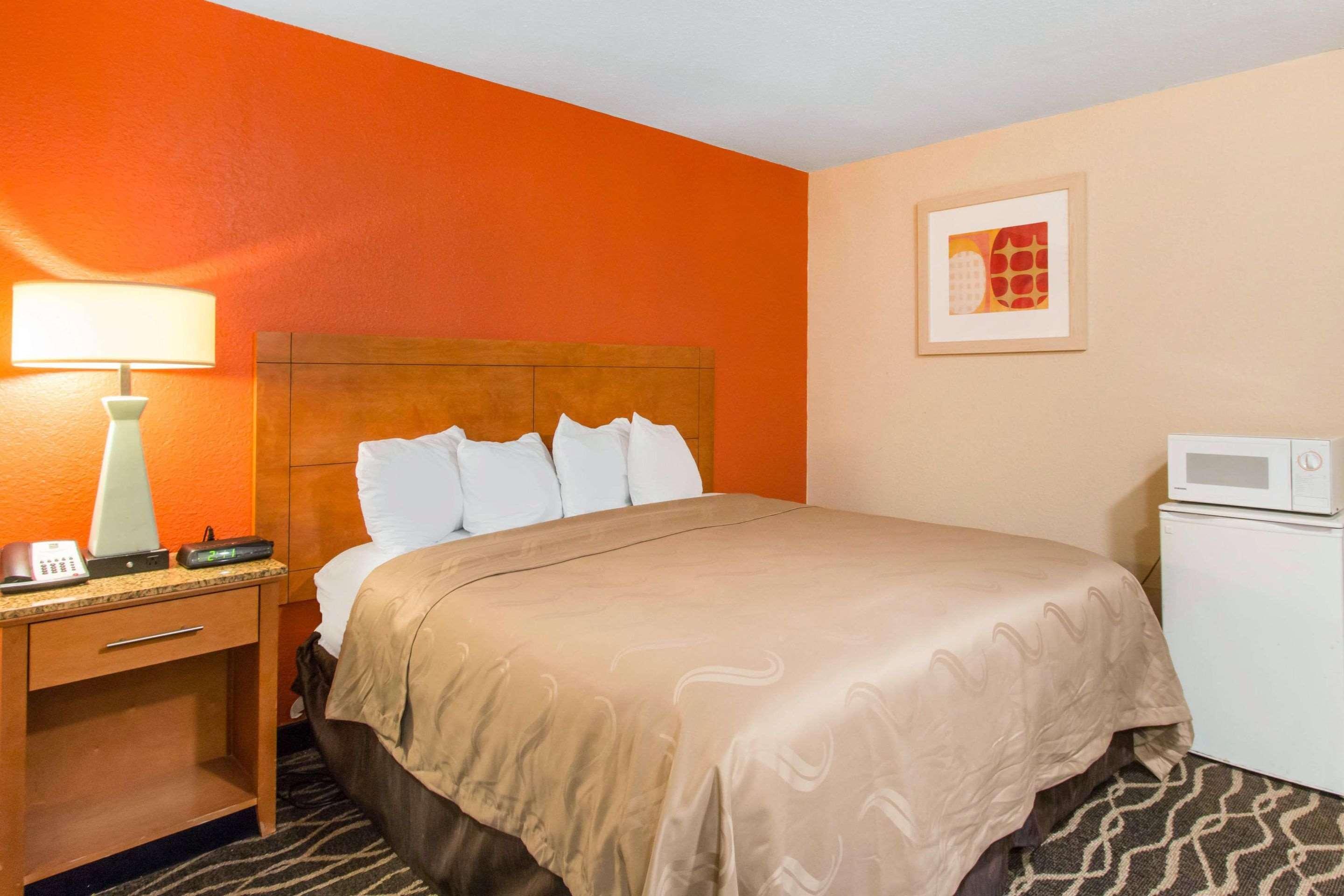 Hotel Quality & I-35 Near Frost Bank Center