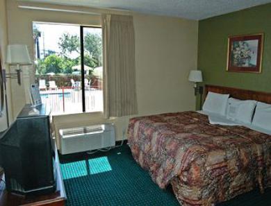 Hotel Quality & I-35 Near Frost Bank Center