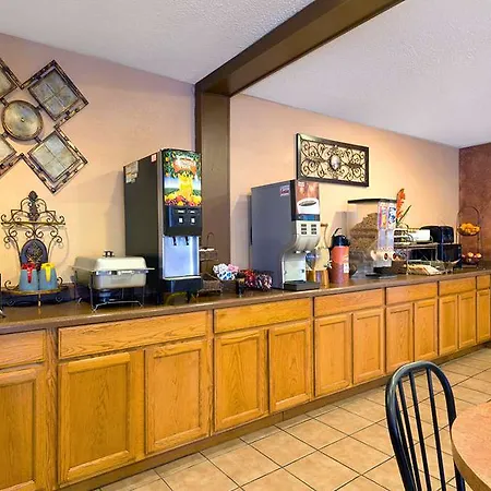 Quality Inn & Suites I-35 Near Frost Bank Center 